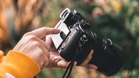 What makes a good digital camera and which should I buy